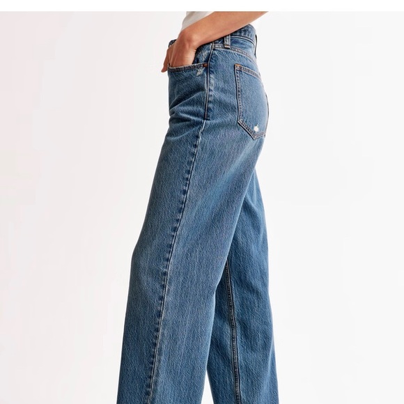 A&F High Rise Loose Jean curve love in size 24 short - Picture 2 of 9